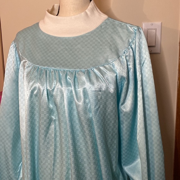 Vintage 1960s baby blue night gown women in size large. - Picture 5 of 10